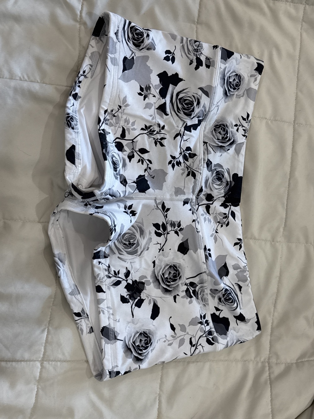 FLEO Black White Rose XL Standout